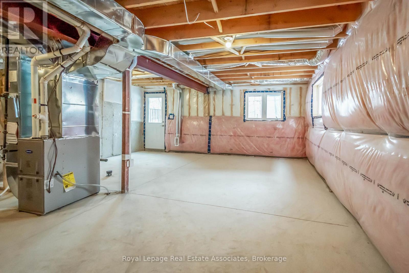3981 CROWN STREET - Image 32