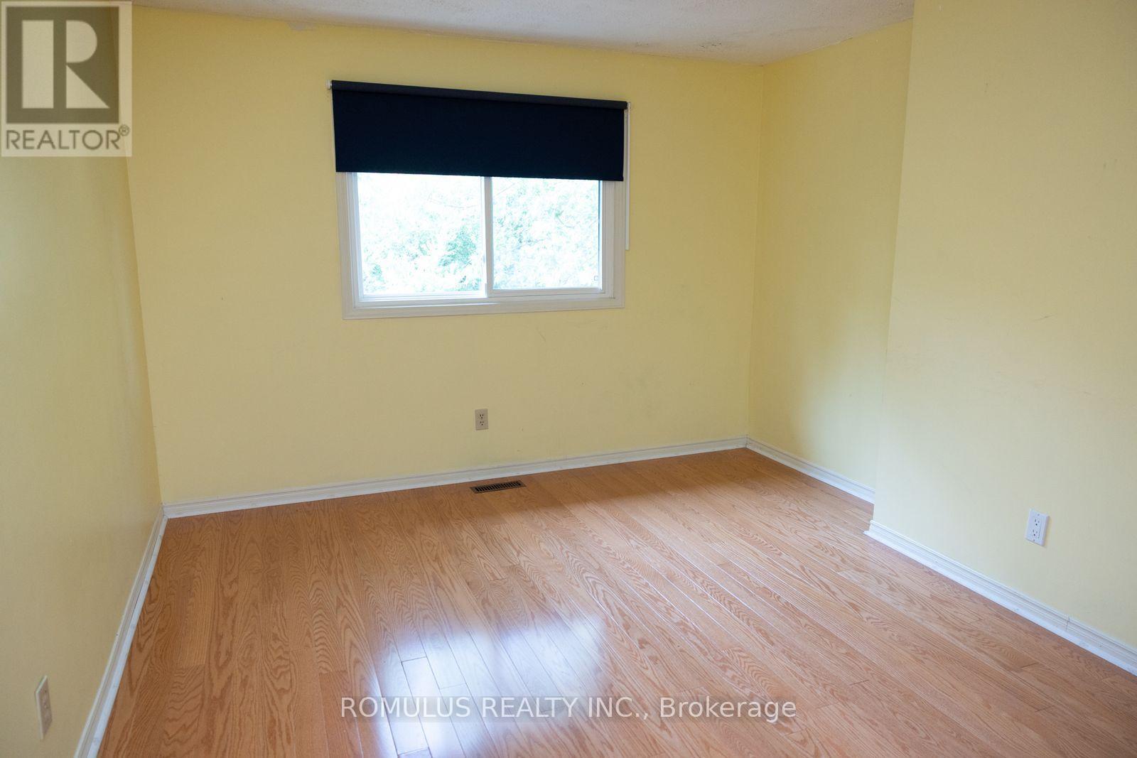 280 KING ANDREW DRIVE - 21