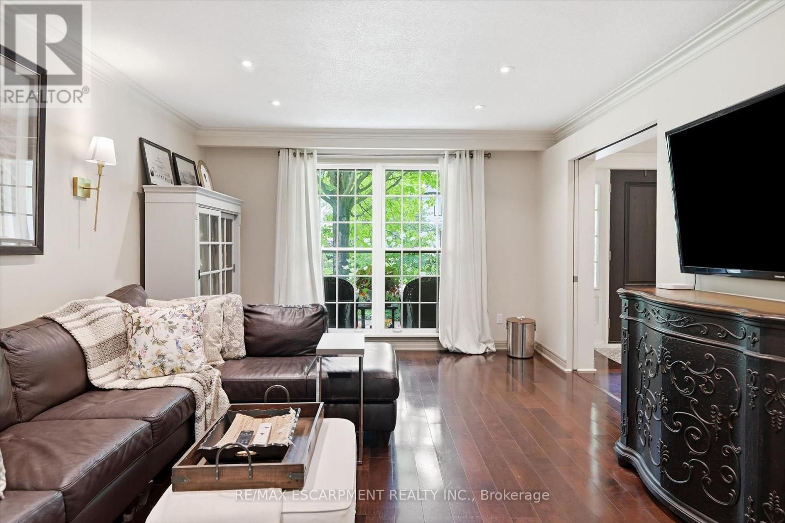 247 LINWOOD CRESCENT - 23