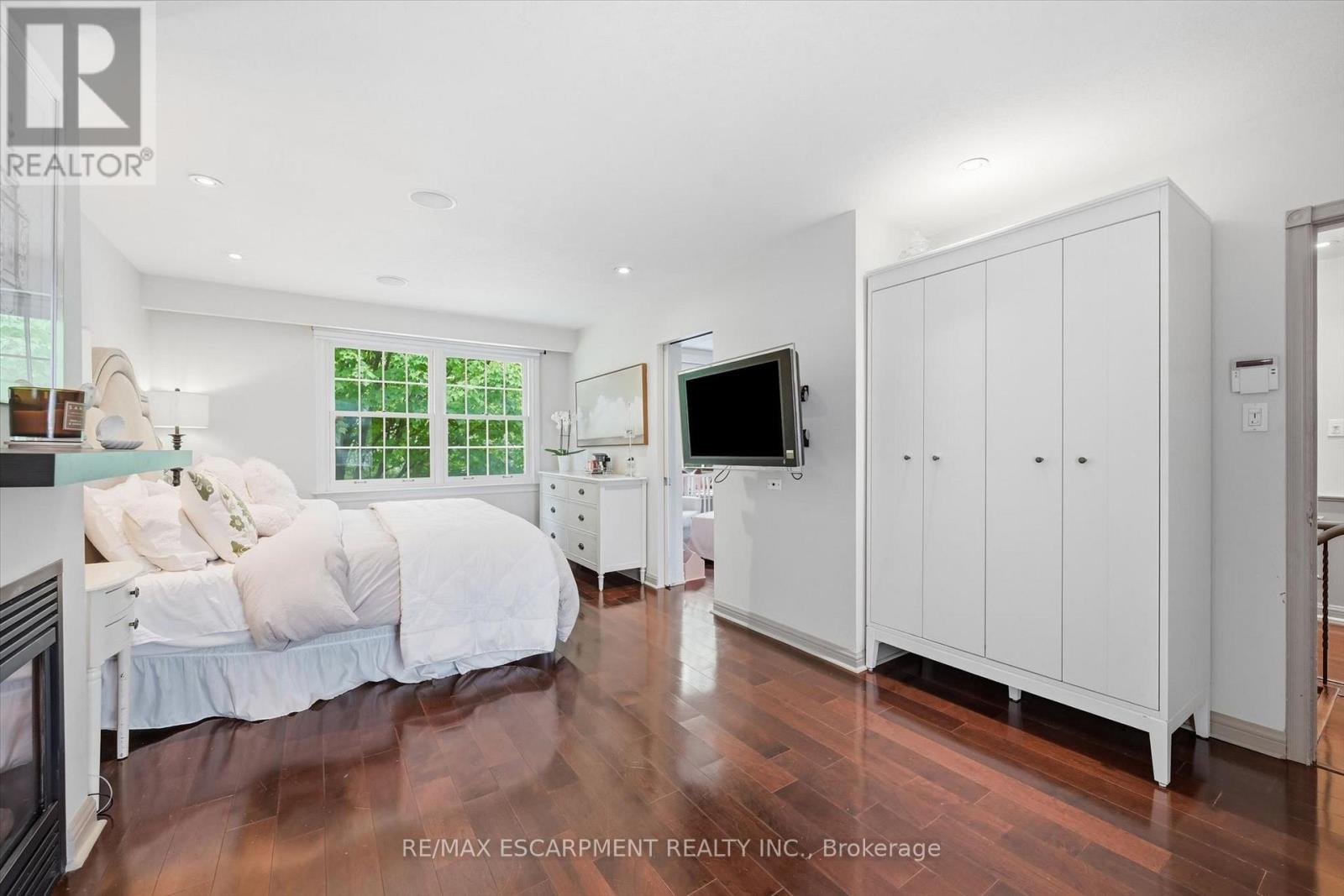 247 LINWOOD CRESCENT - Image 29