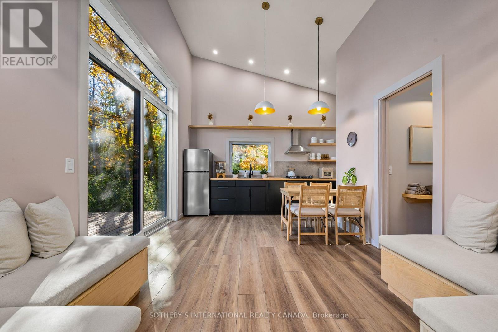 220 EASTERBROOK ROAD S - Image 34
