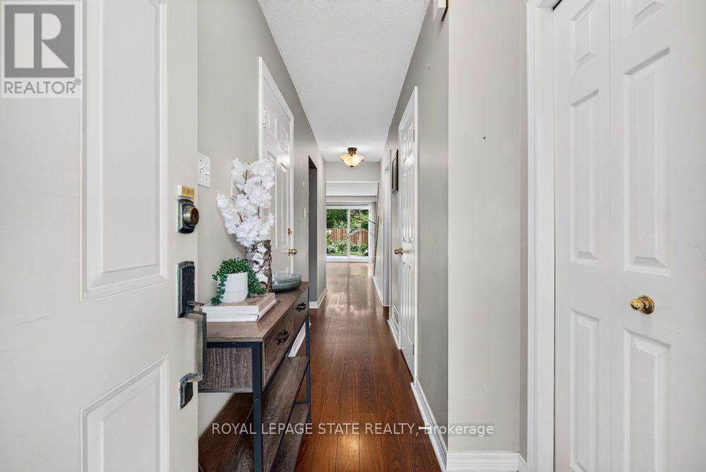 #11 44 FRANCES AVENUE - 11