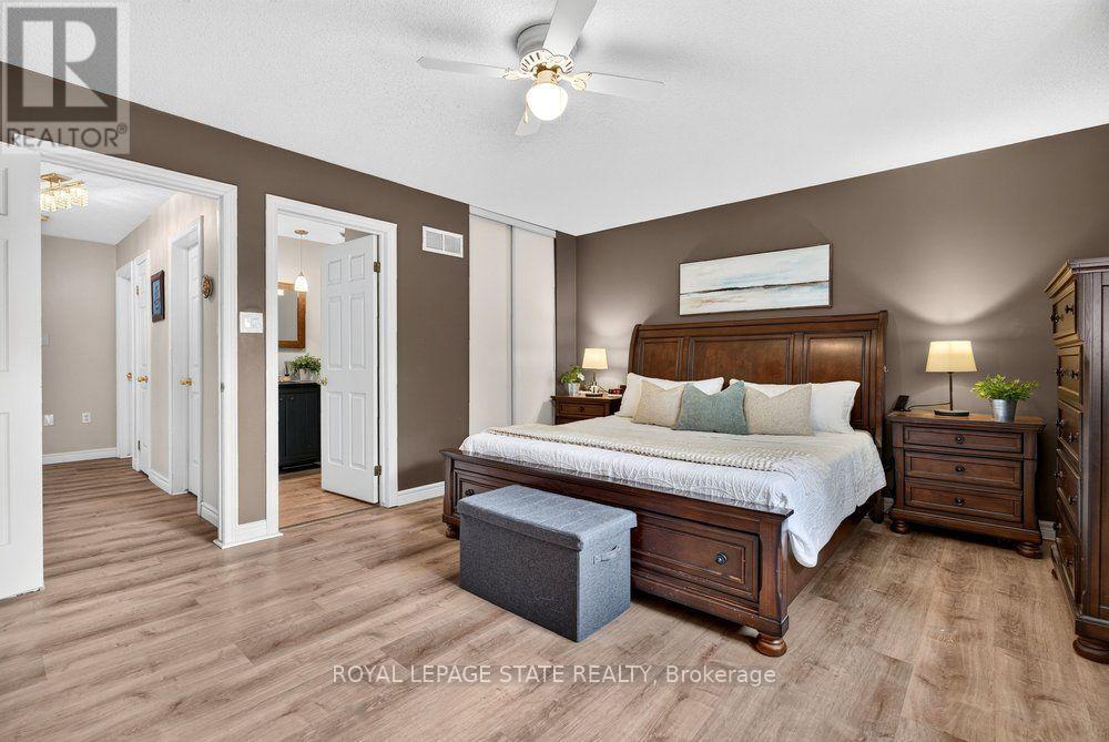 #11 44 FRANCES AVENUE - 27