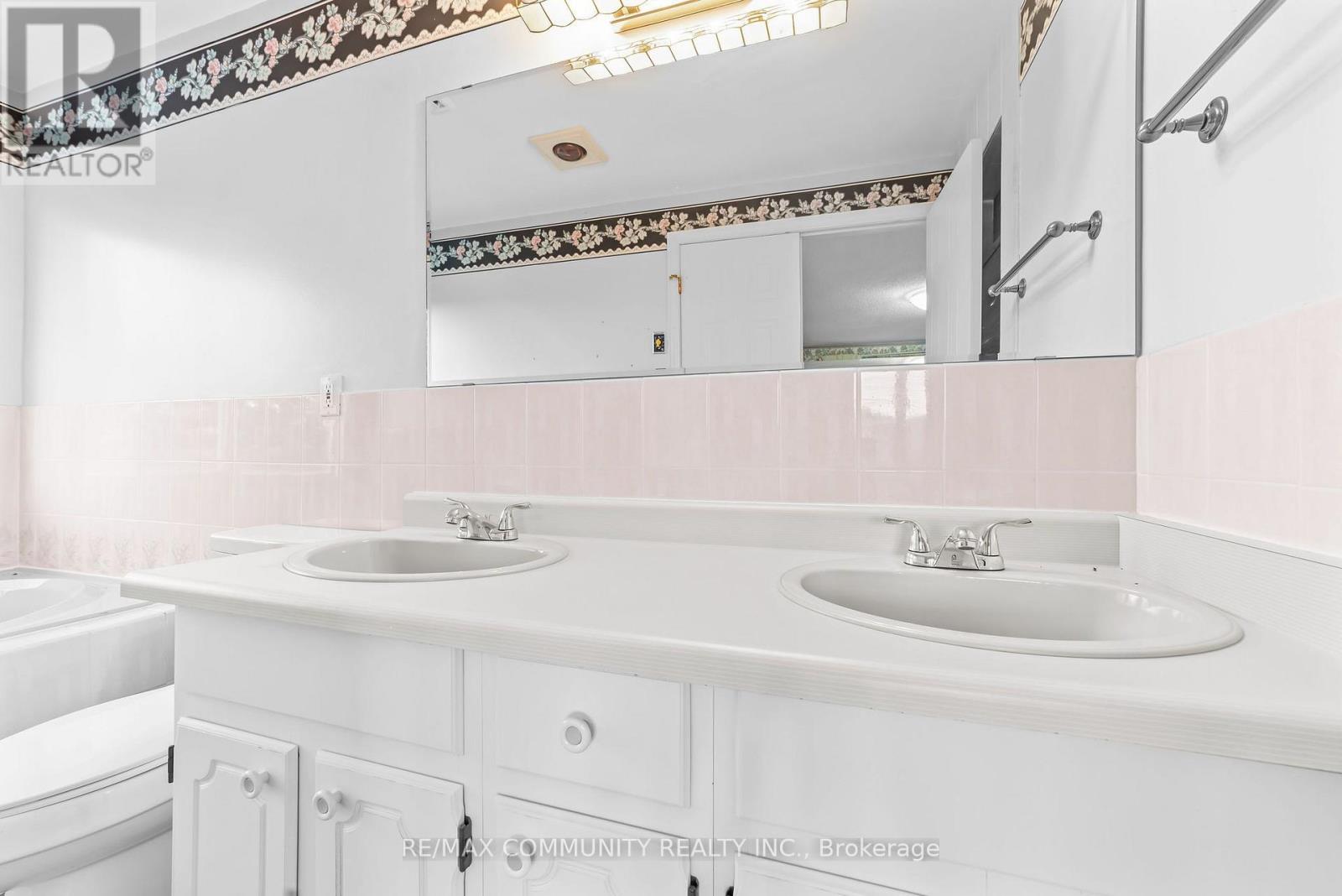 210-216 HOMESTEAD CRESCENT - 26