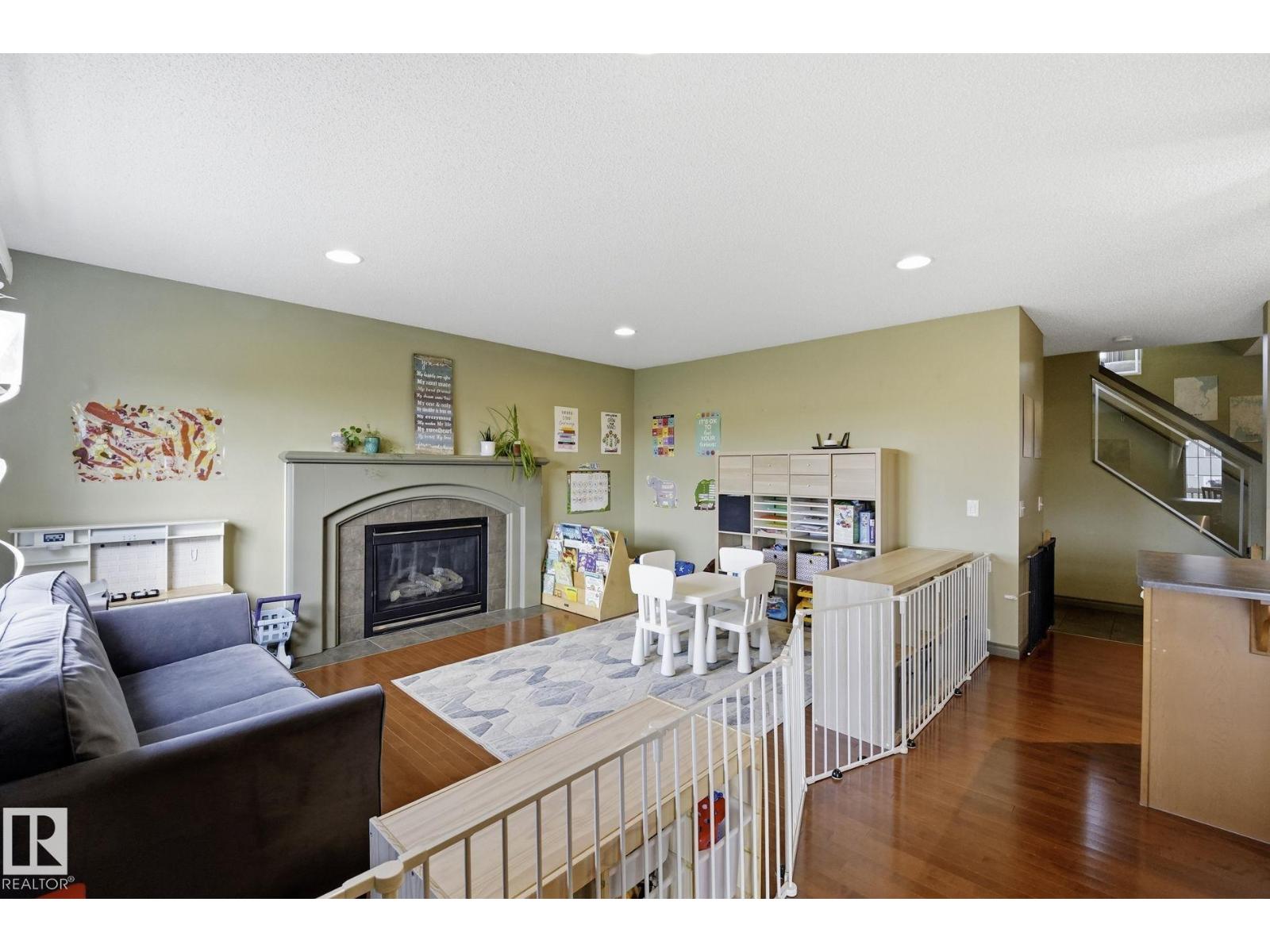 5420 162B AV NW - 9