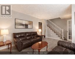 24 Bragg Crescent thumbnail 5