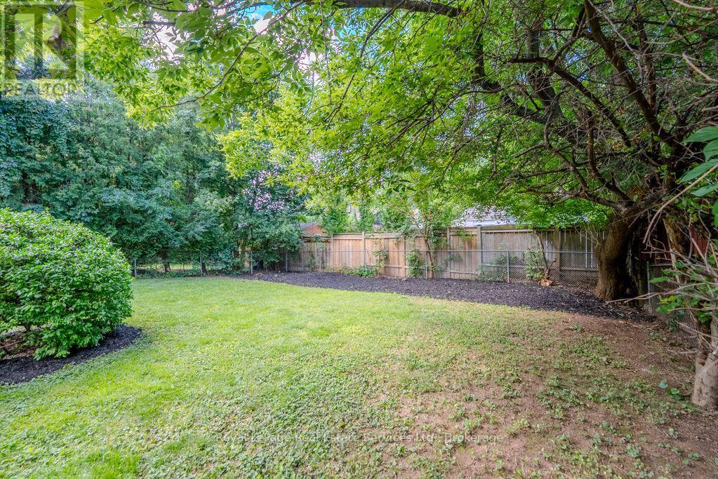 668 MACLAREN DRIVE - 28