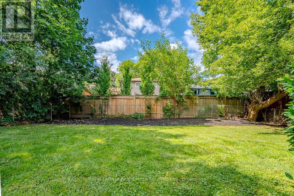 668 MACLAREN DRIVE - Image 27