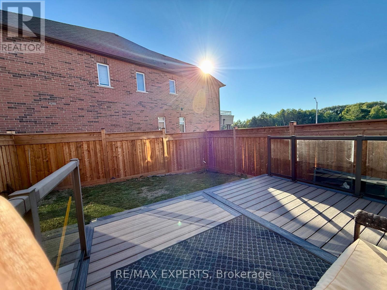 12 FERRAGINE CRESCENT - 36