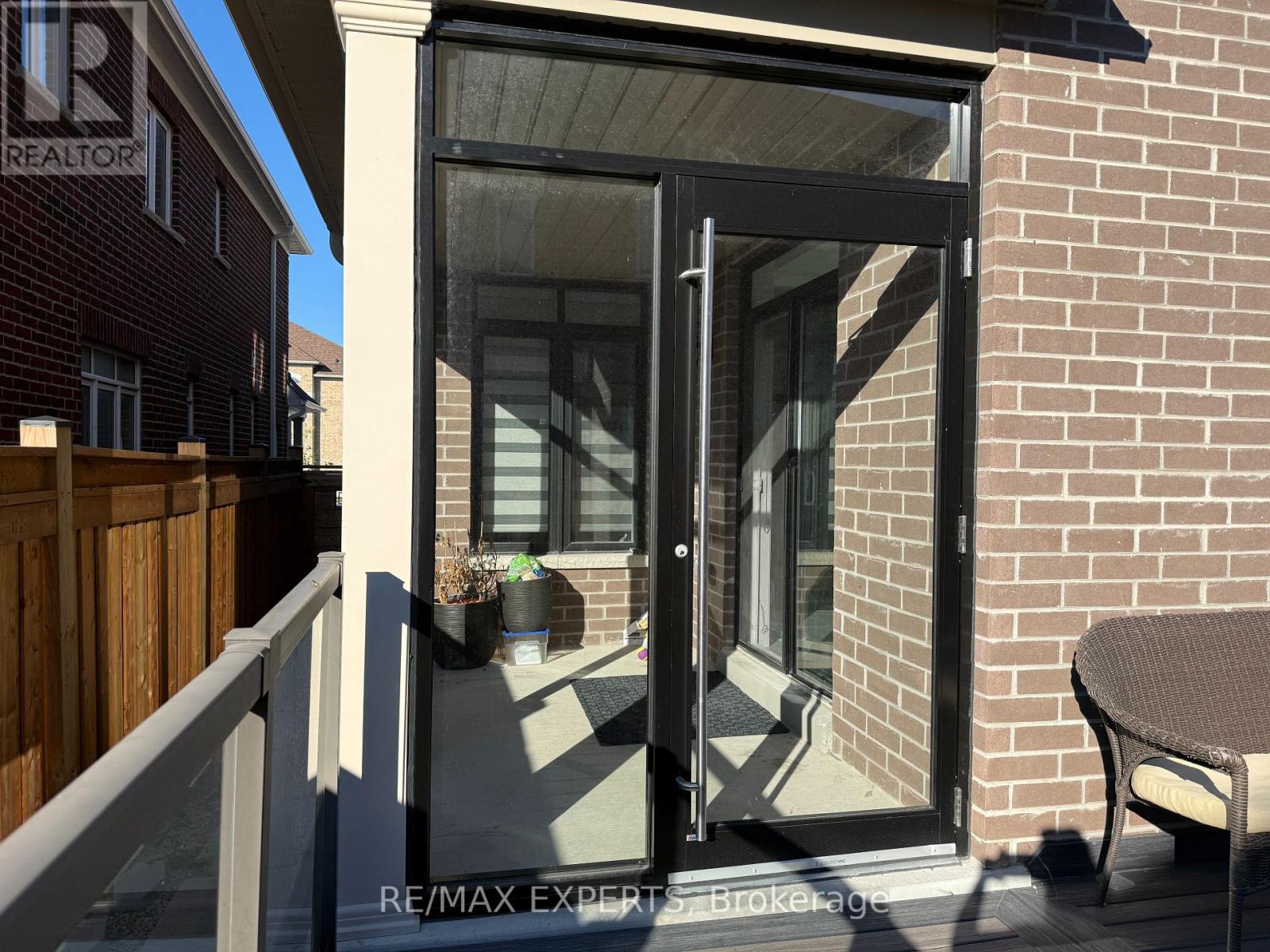 12 FERRAGINE CRESCENT - 33