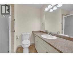 Full bathroom - 2125 Atkinson Street Unit# 705, Penticton, BC V2A9E6 Photo 8