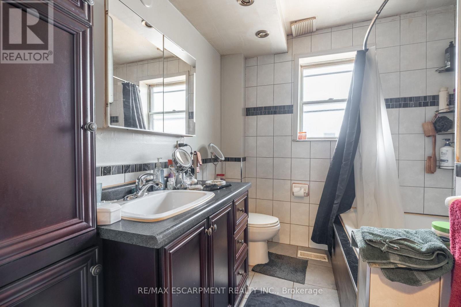 374 UPPER WENTWORTH STREET W - Image 36