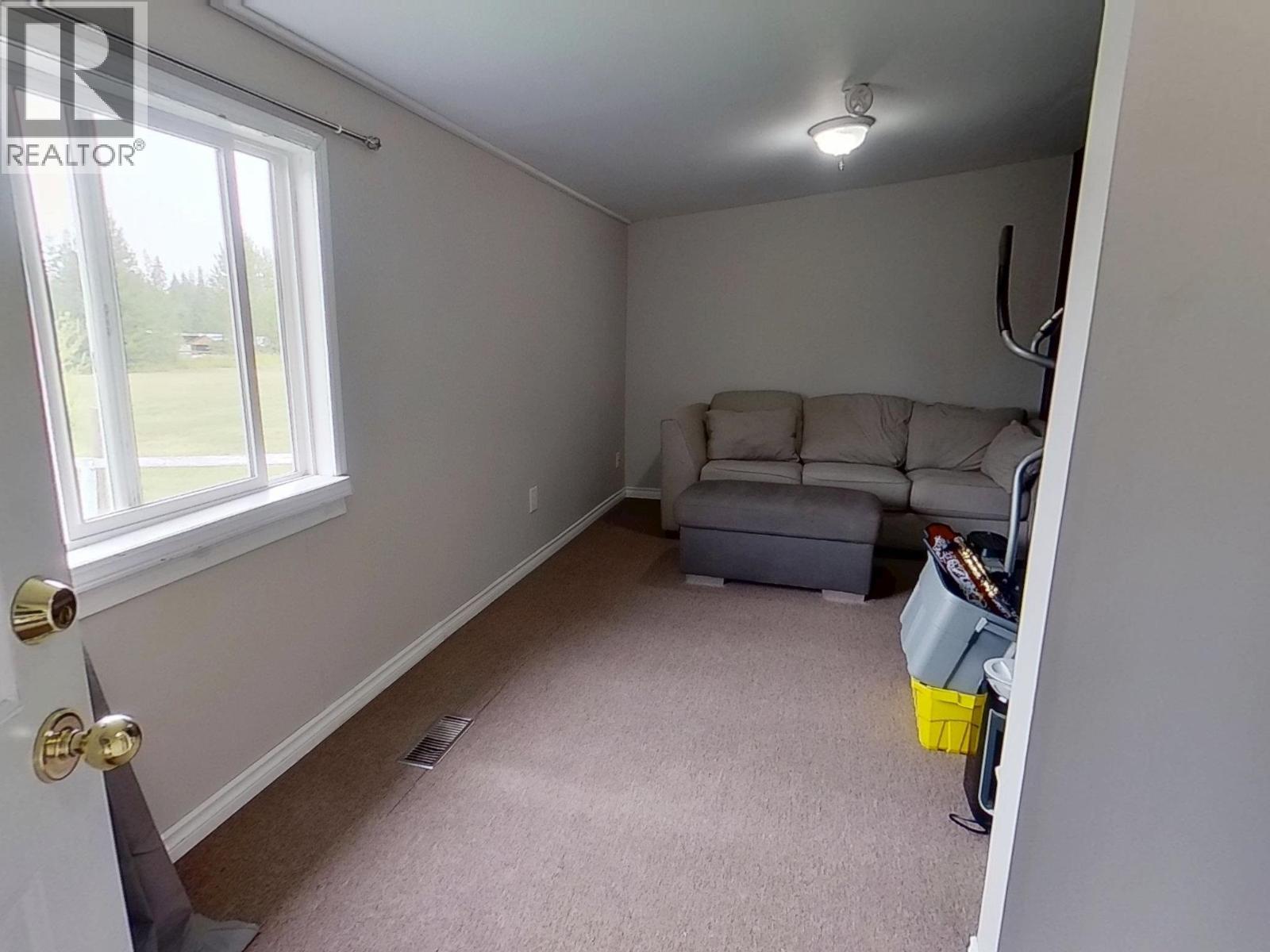 1075 FALCON ROAD - Image 16