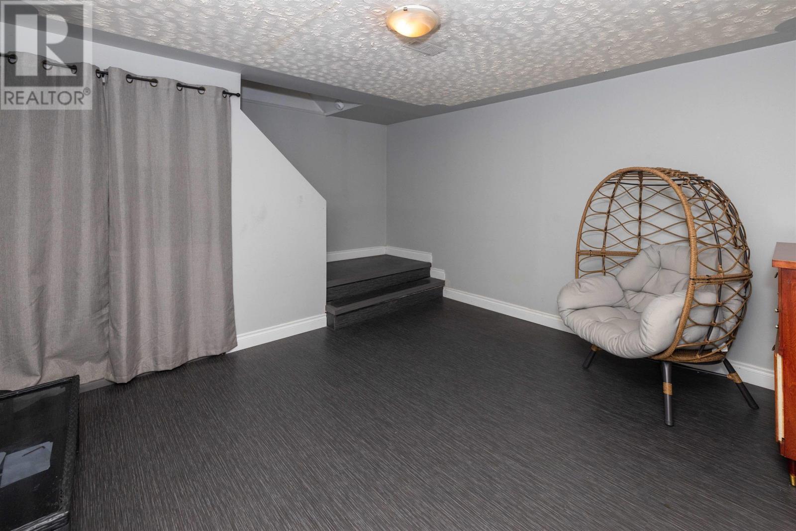 637 Redwood AVE W - 14
