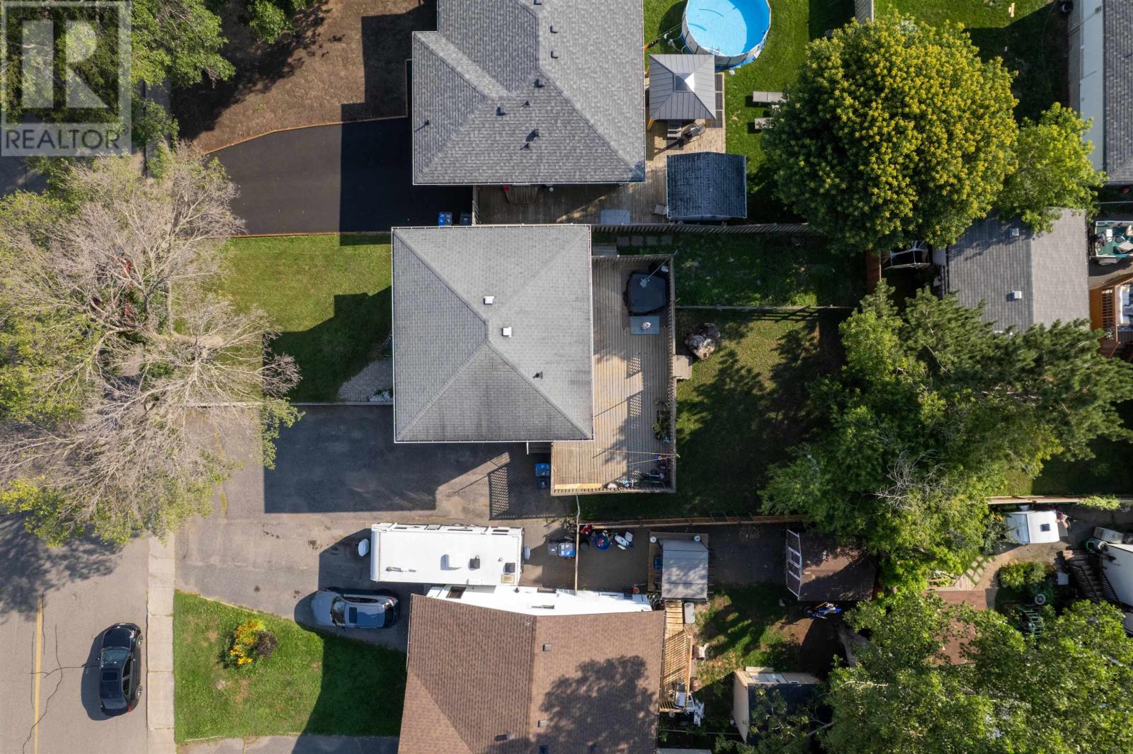 637 Redwood AVE W - Image 25