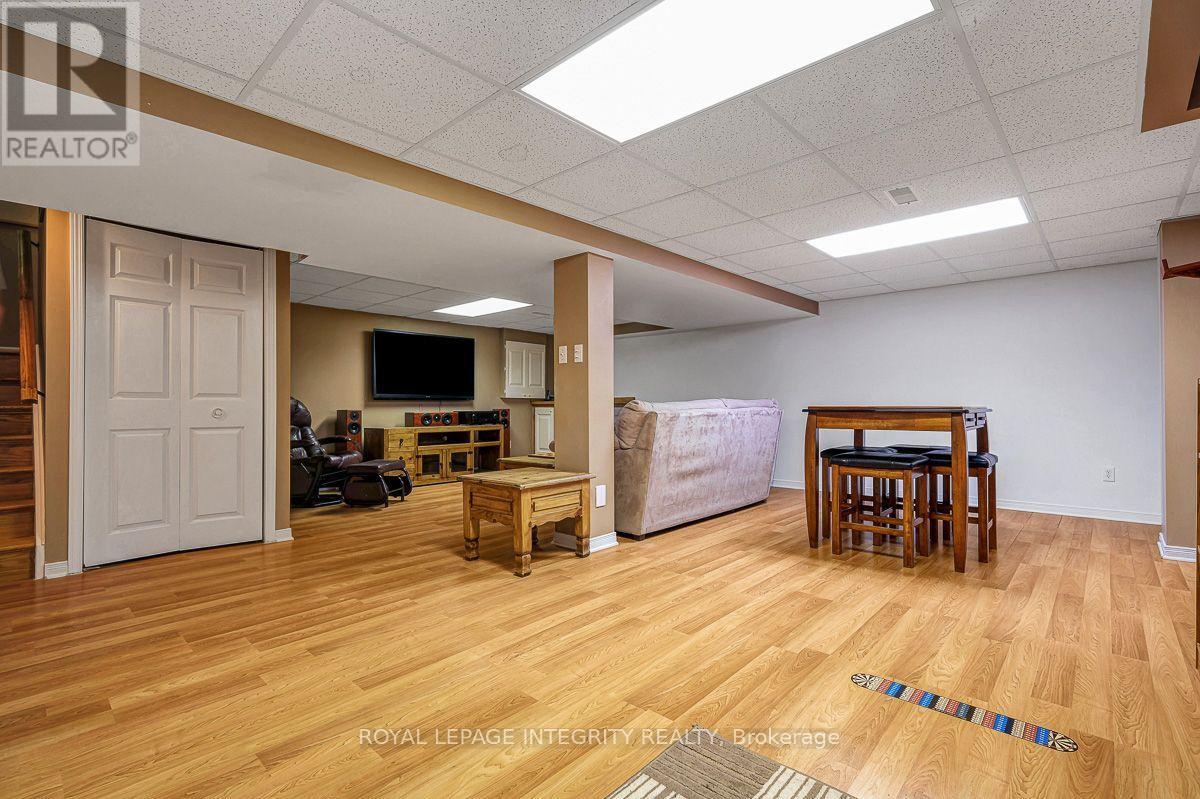 390 OAKLAWN CRESCENT - Image 33