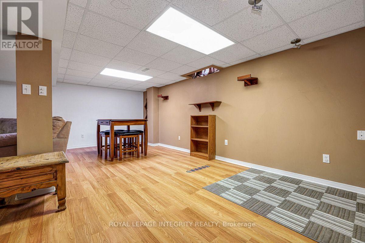 390 OAKLAWN CRESCENT - Image 35