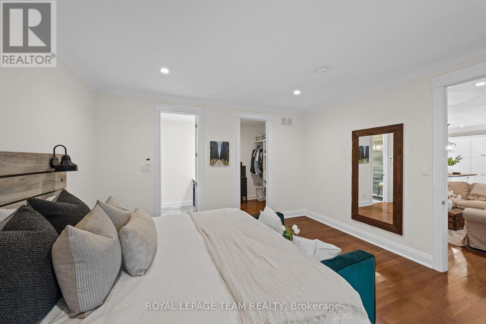 77 JUANITA AVENUE - Image 20