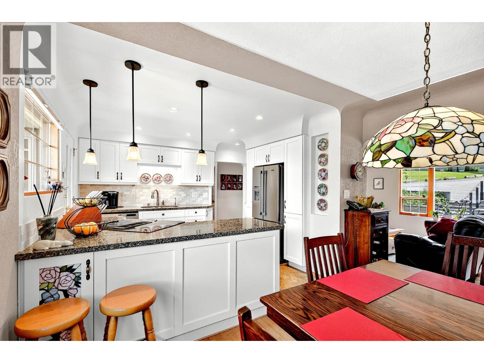 792 Munro Street - 16