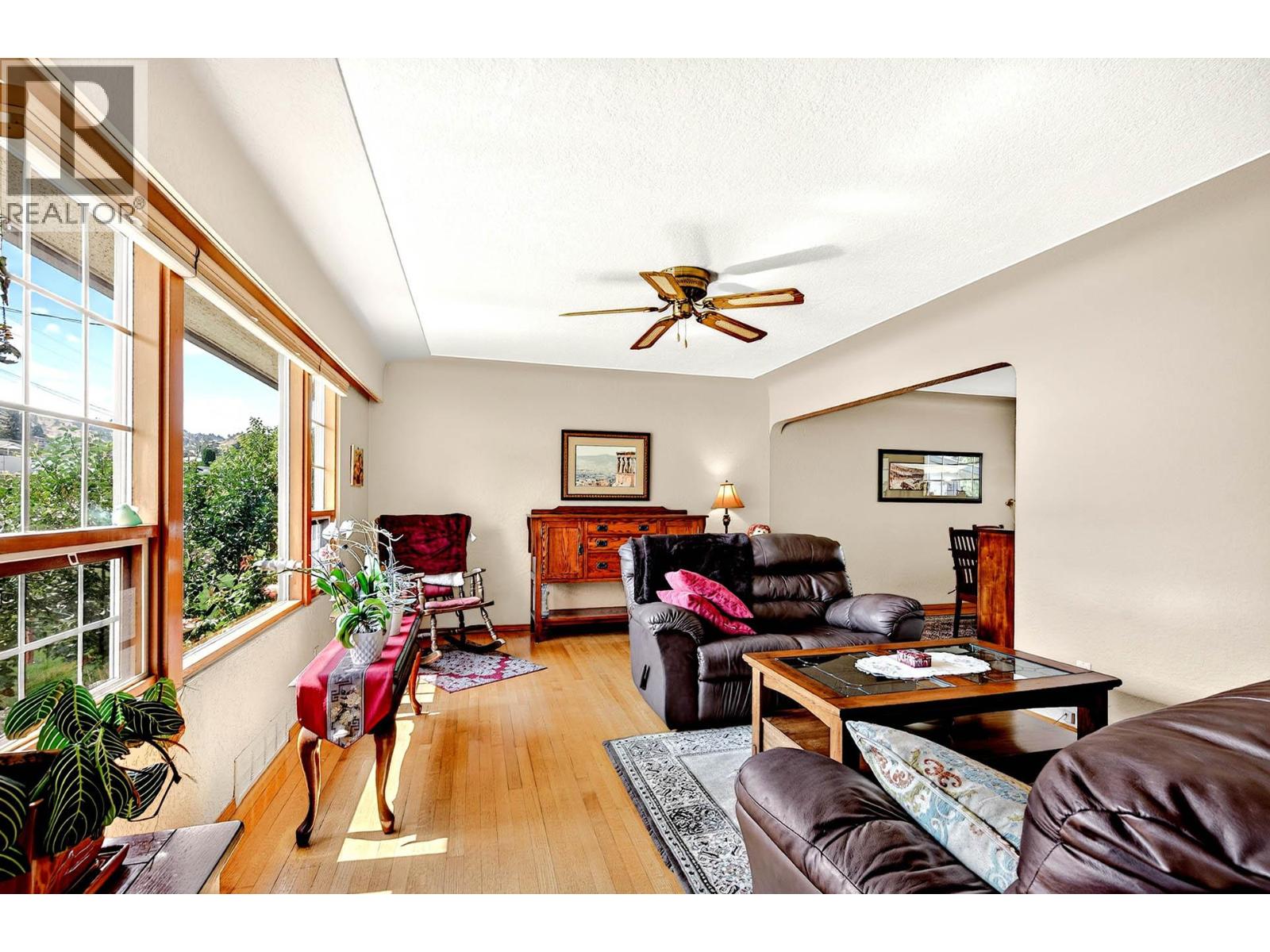 792 Munro Street - Image 5
