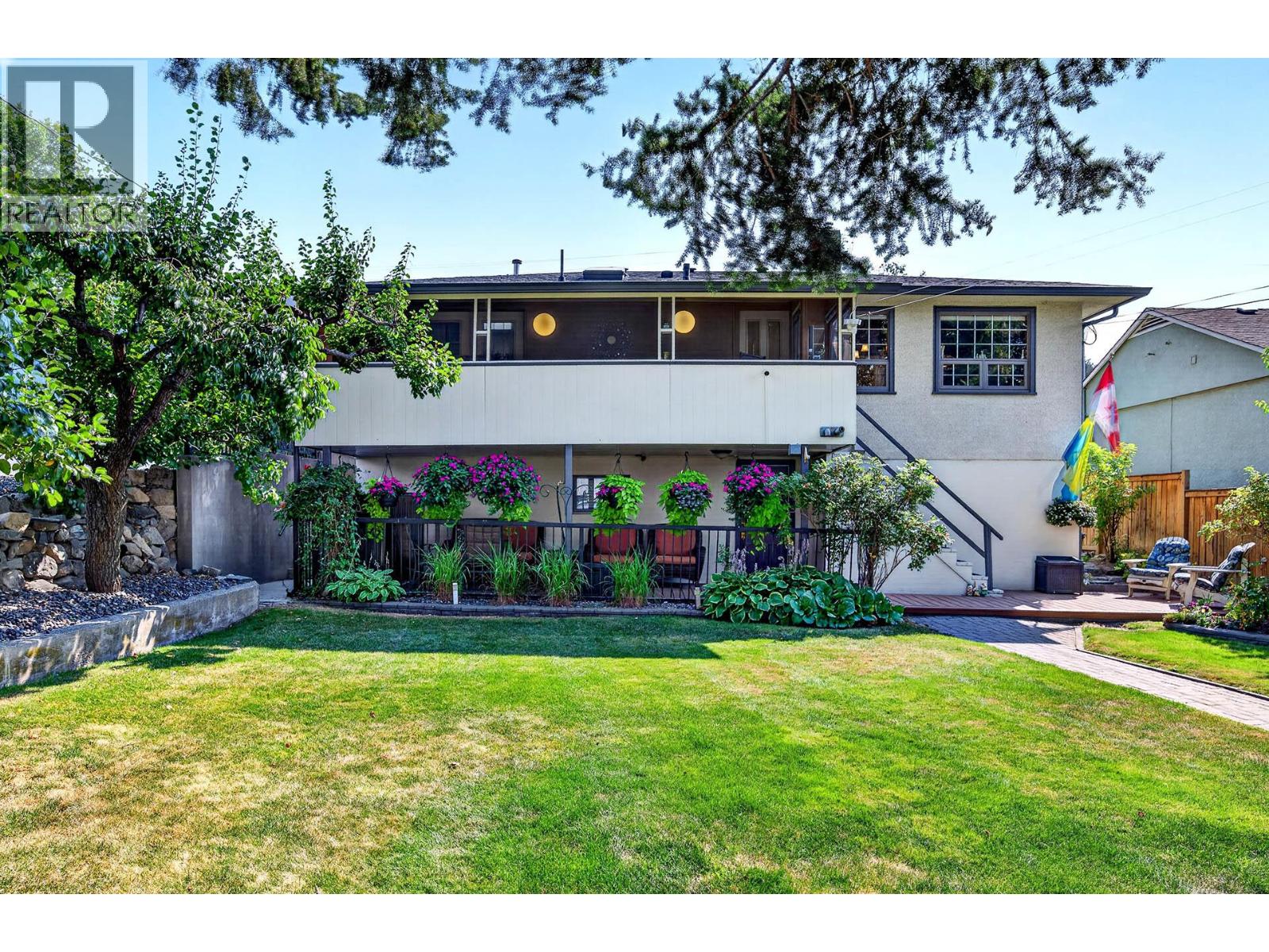 792 Munro Street - 44