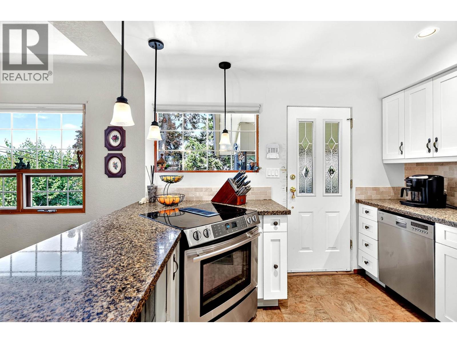 792 Munro Street - 12