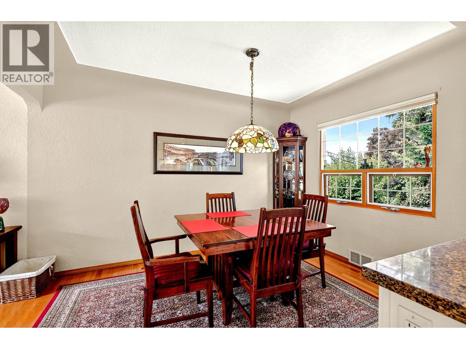 792 Munro Street - Image 9