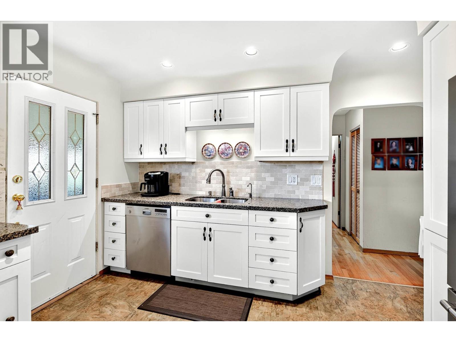 792 Munro Street - 14