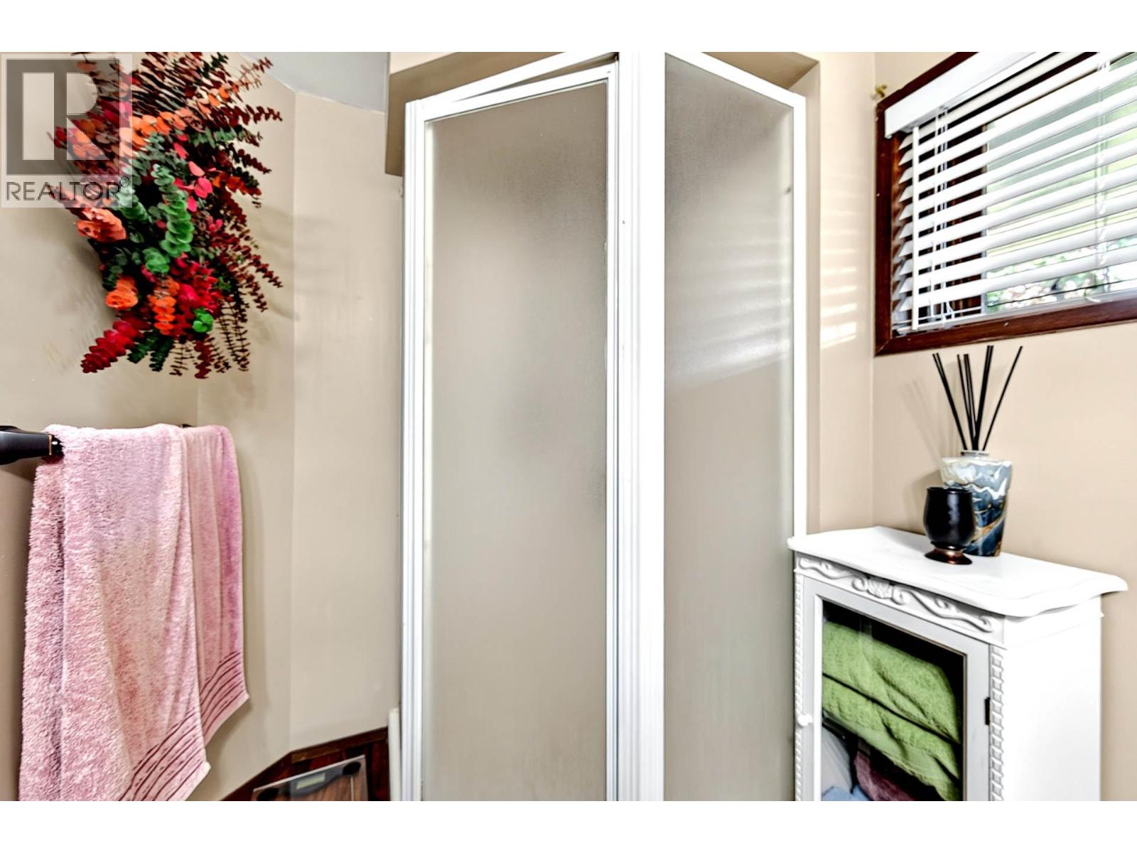 792 Munro Street - 30