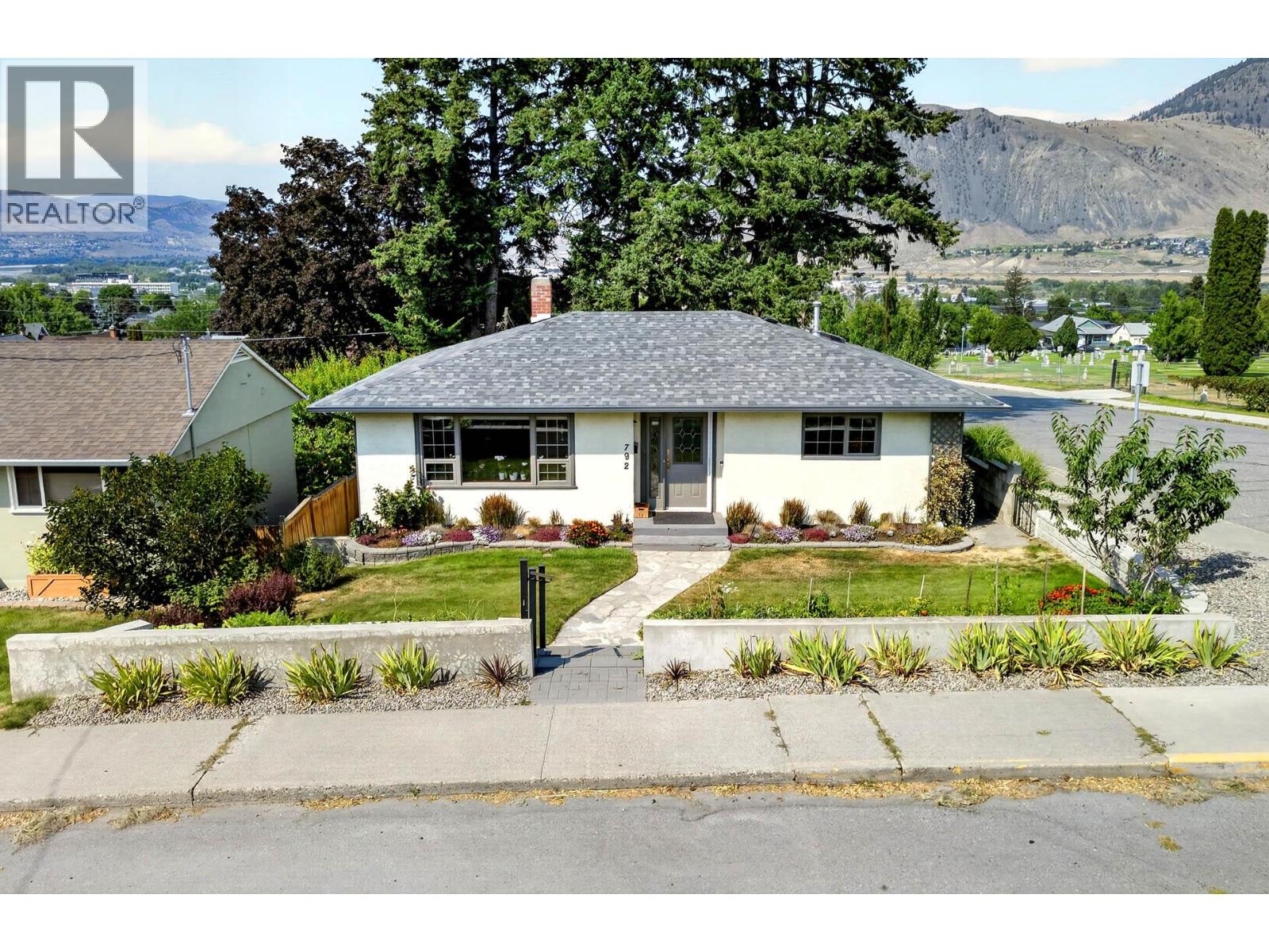 792 Munro Street - 51