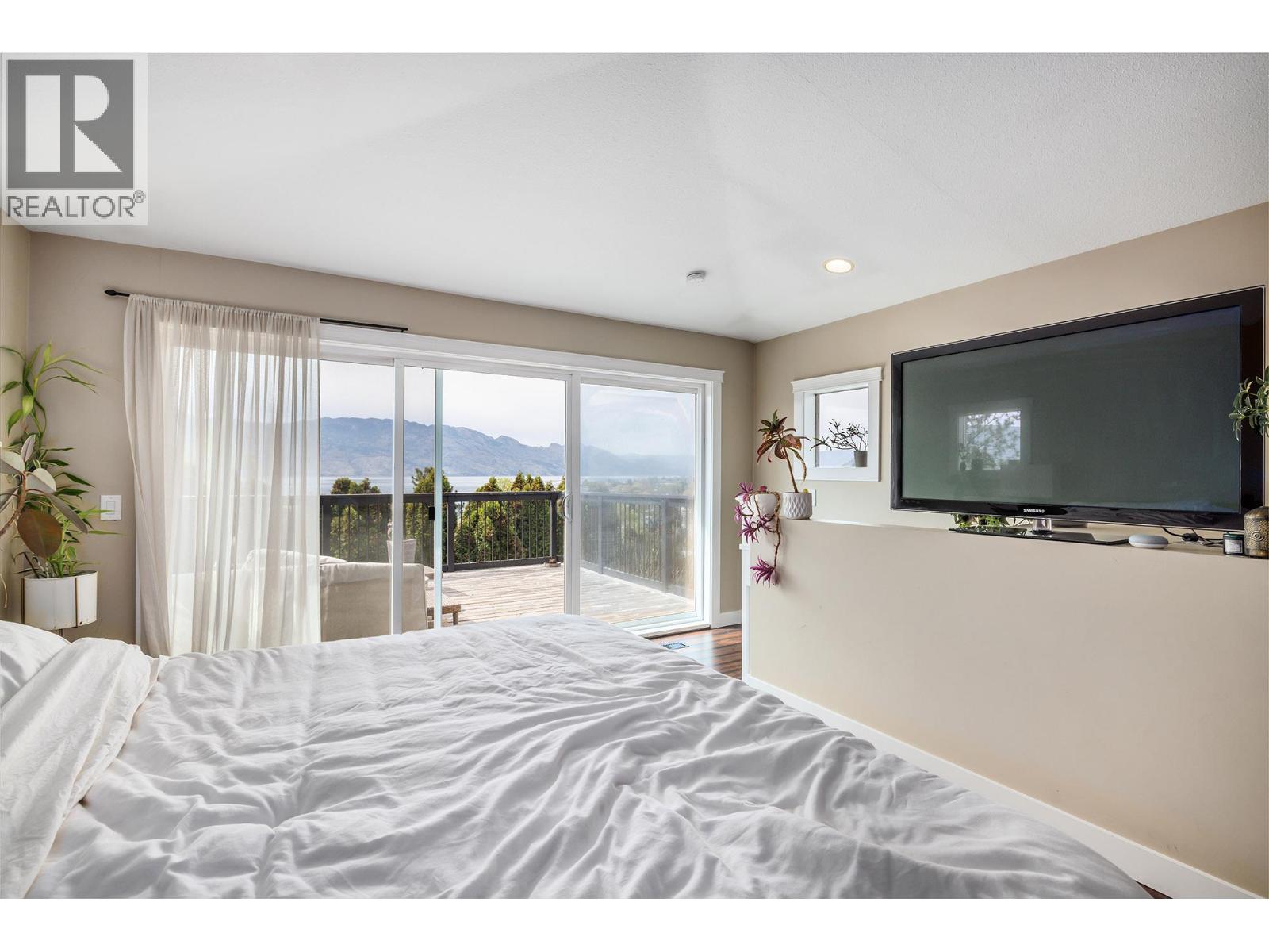  1185 Sunnyside Road, West Kelowna