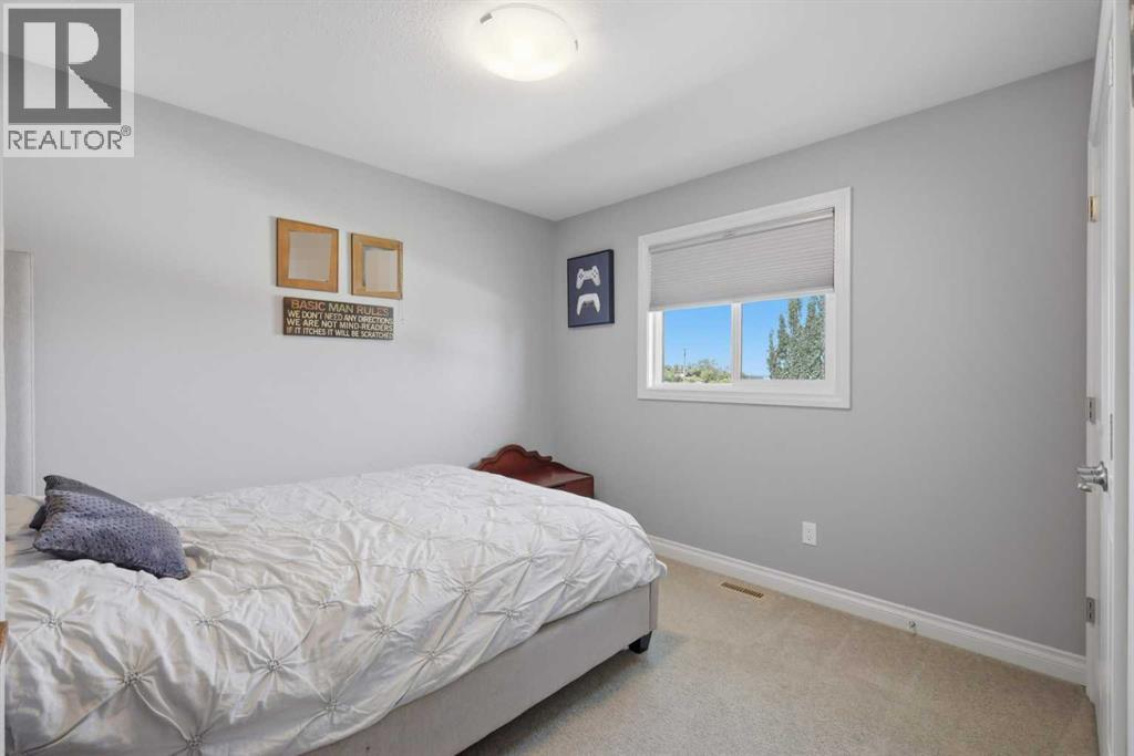 64 Henderson Crescent - 27