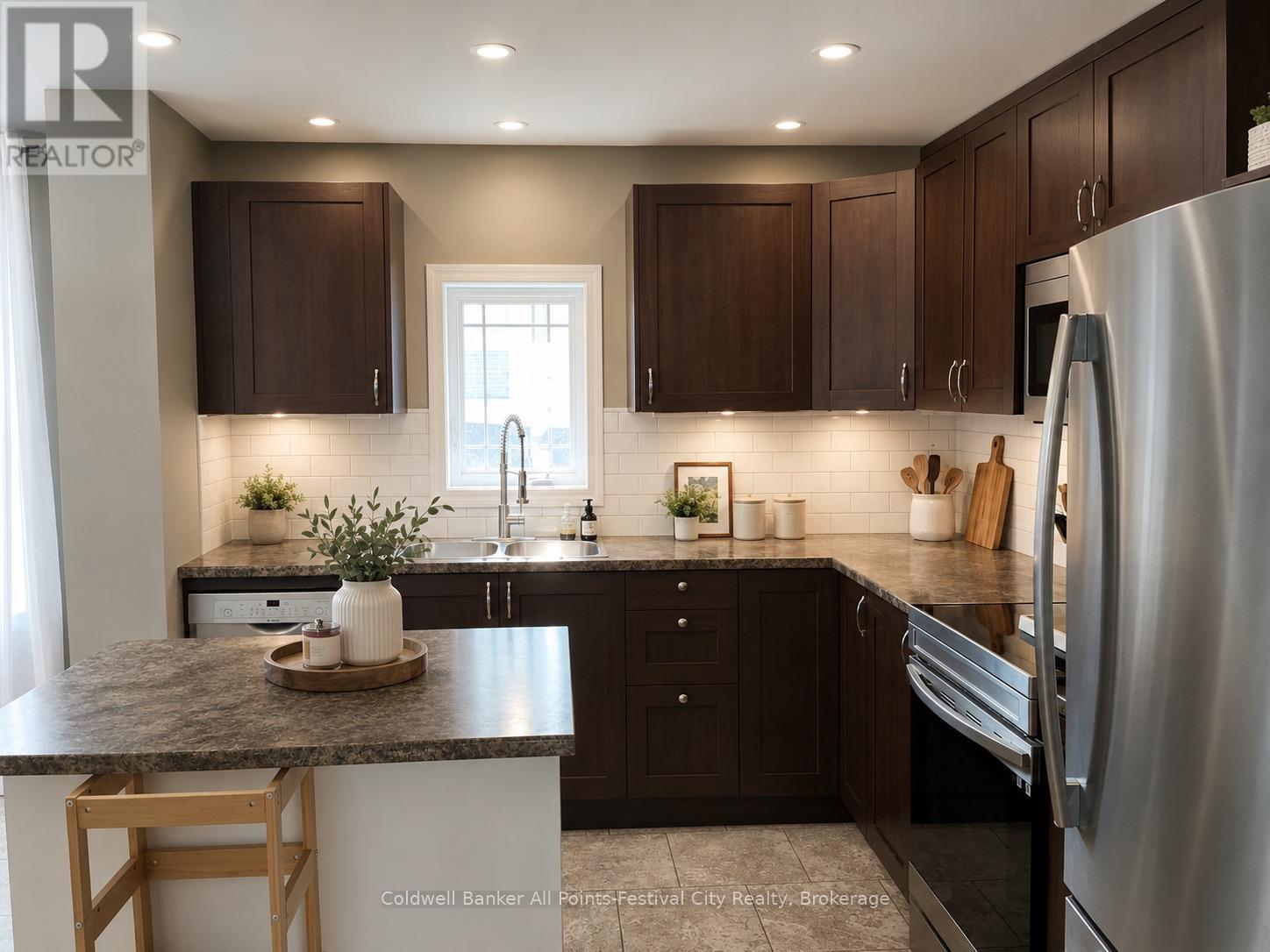43 MADDISON STREET E - Image 4
