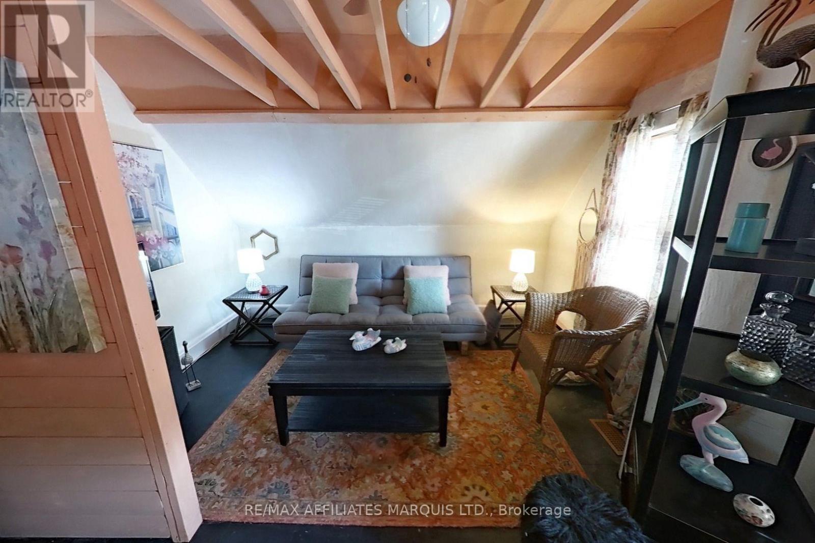 521 BURTON AVENUE - Image 11