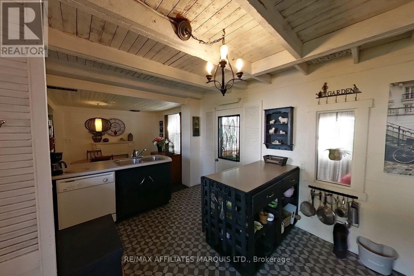 521 BURTON AVENUE - Image 7