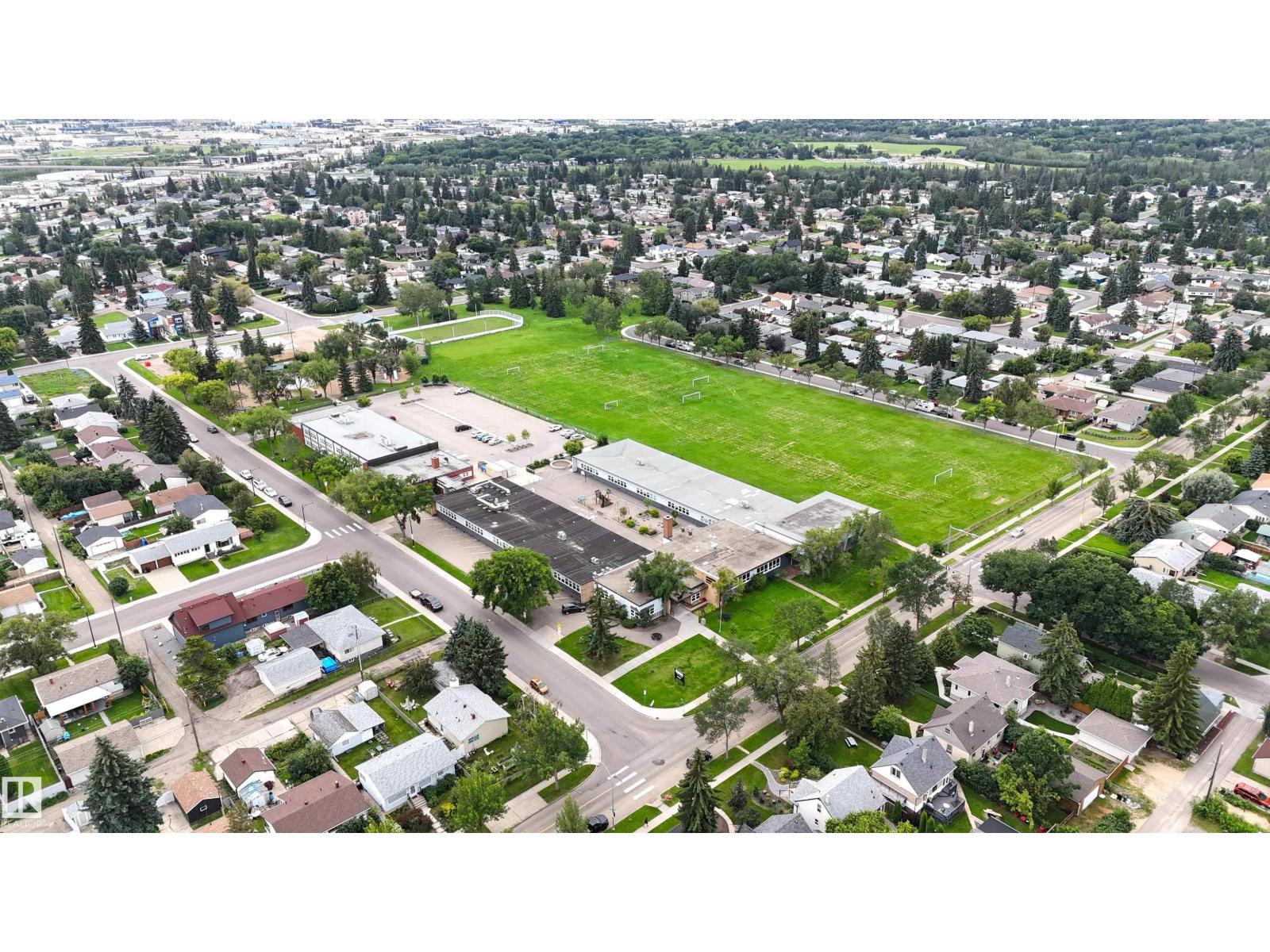 7311 77 ST NW - 5
