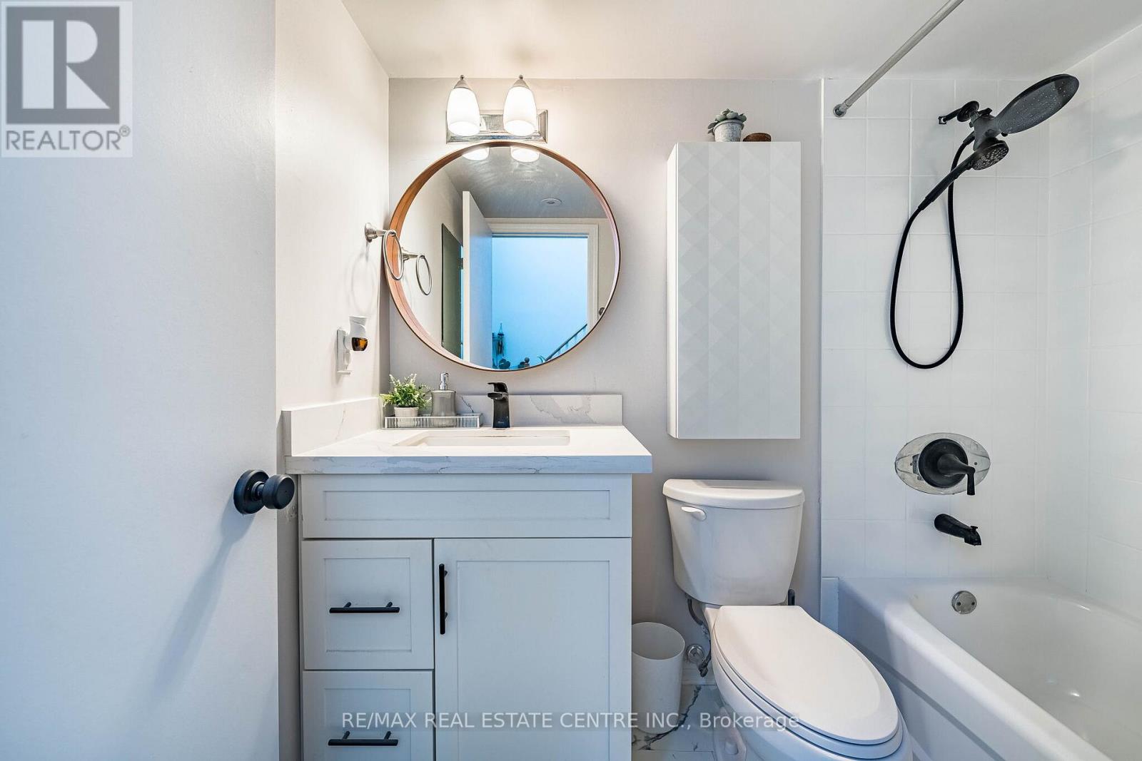 #920 16 LAIDLAW STREET - 11