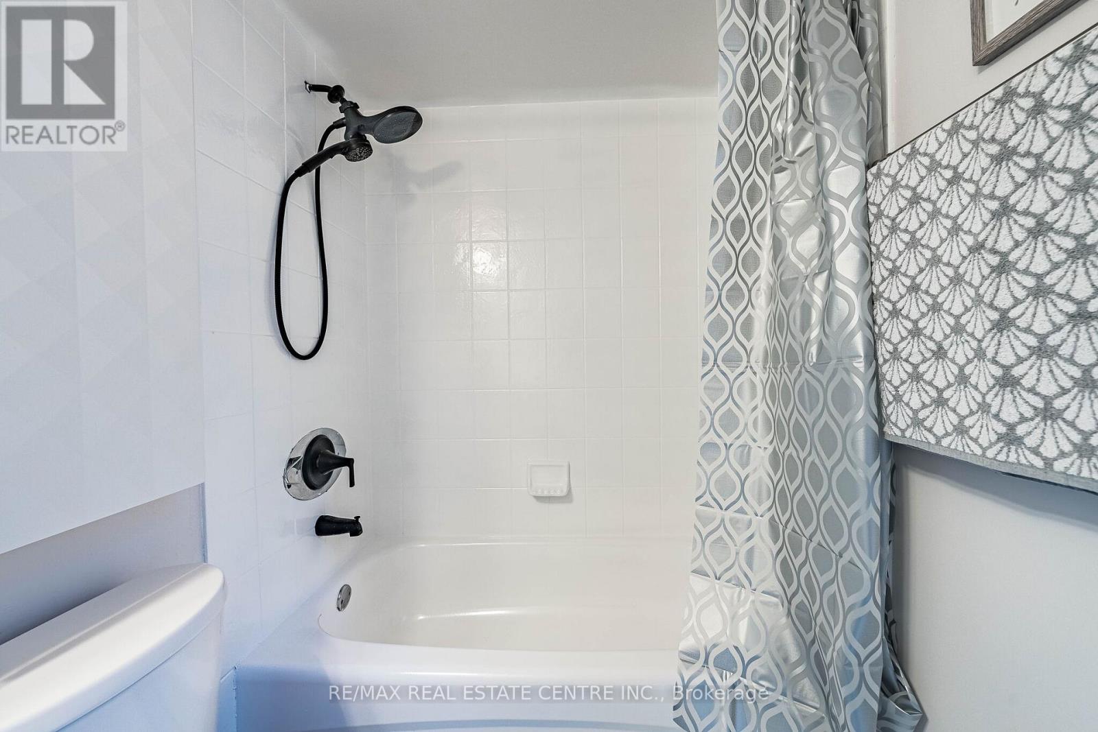 #920 16 LAIDLAW STREET - 12