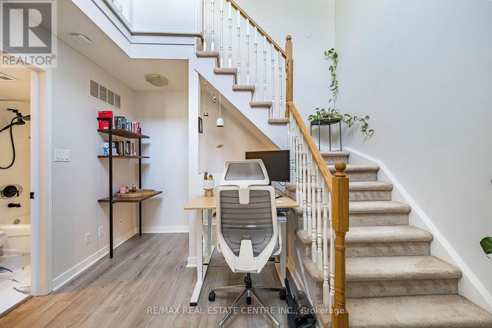 #920 16 LAIDLAW STREET - 15