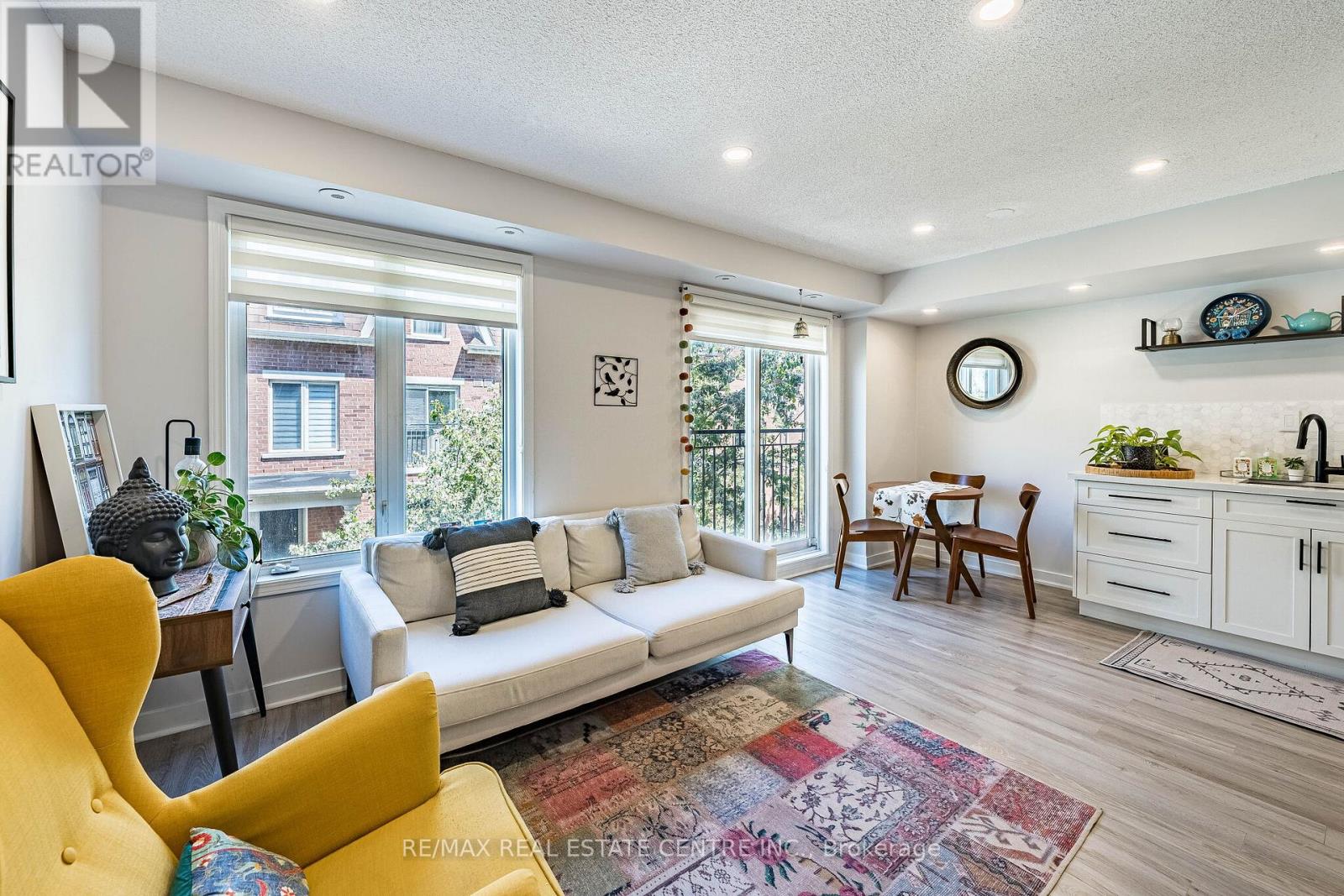 #920 16 LAIDLAW STREET - 20
