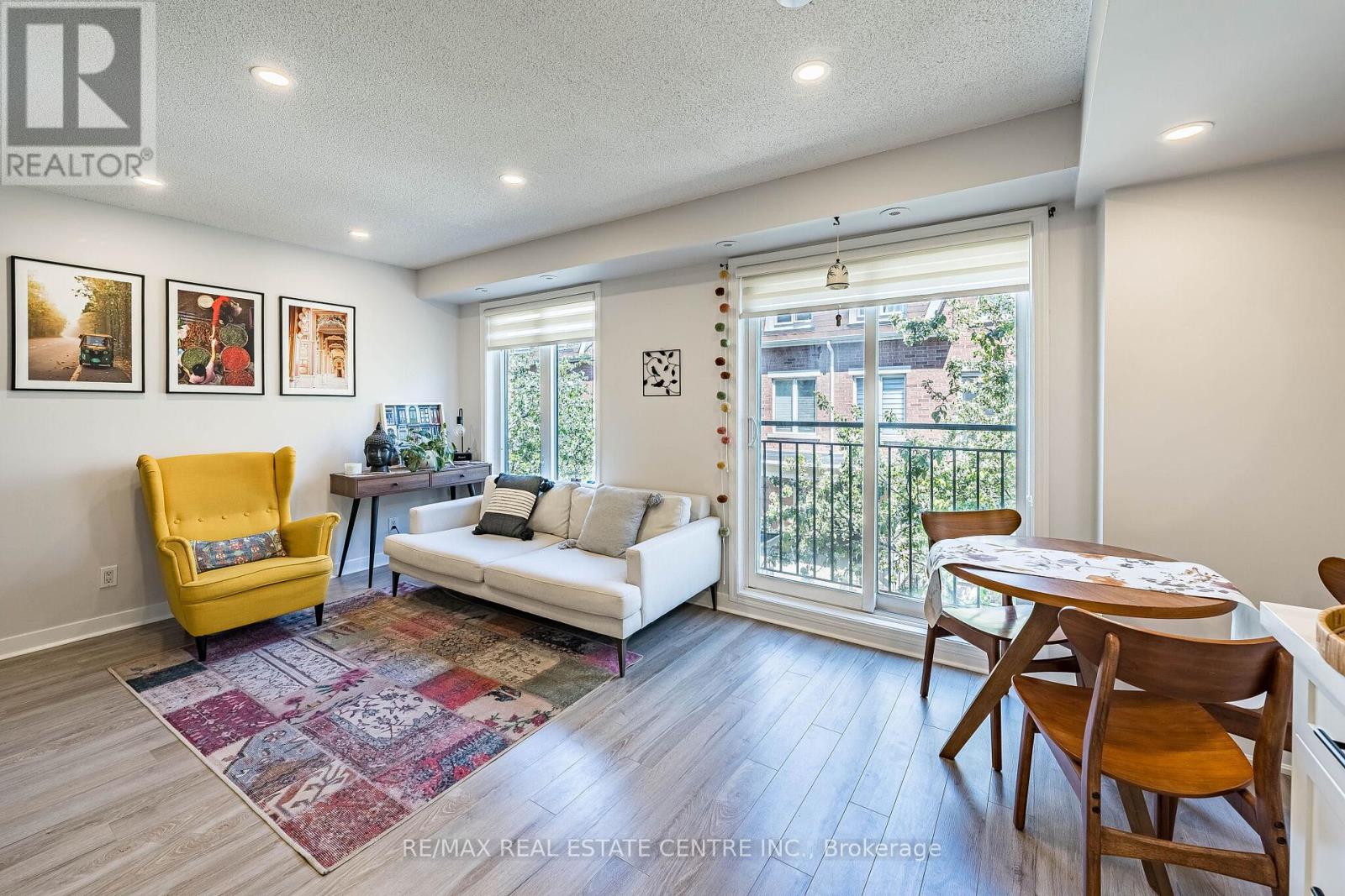 #920 16 LAIDLAW STREET - 21