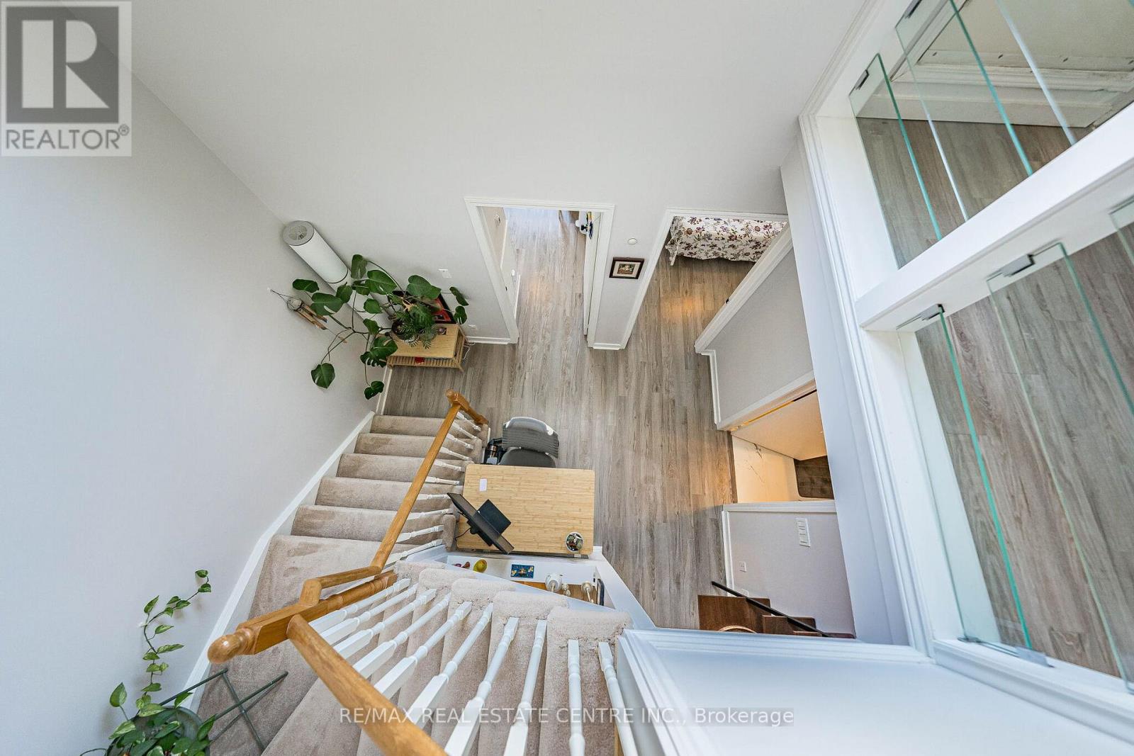 #920 16 LAIDLAW STREET - 26