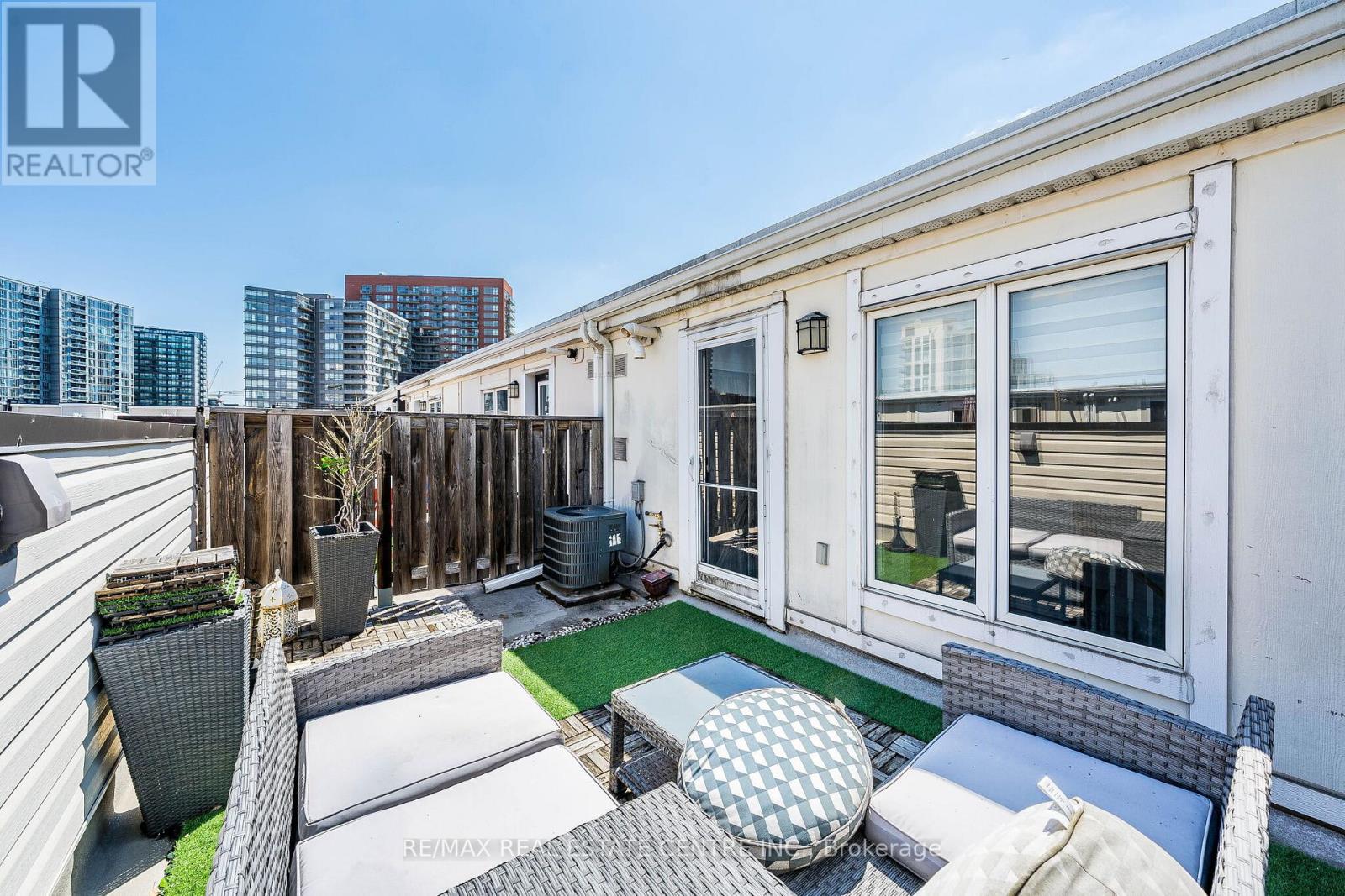 #920 16 LAIDLAW STREET - Image 28
