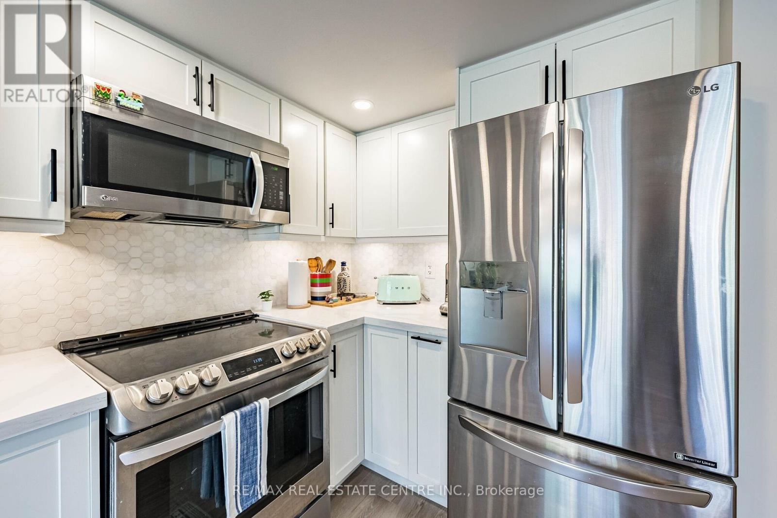 #920 16 LAIDLAW STREET - 3