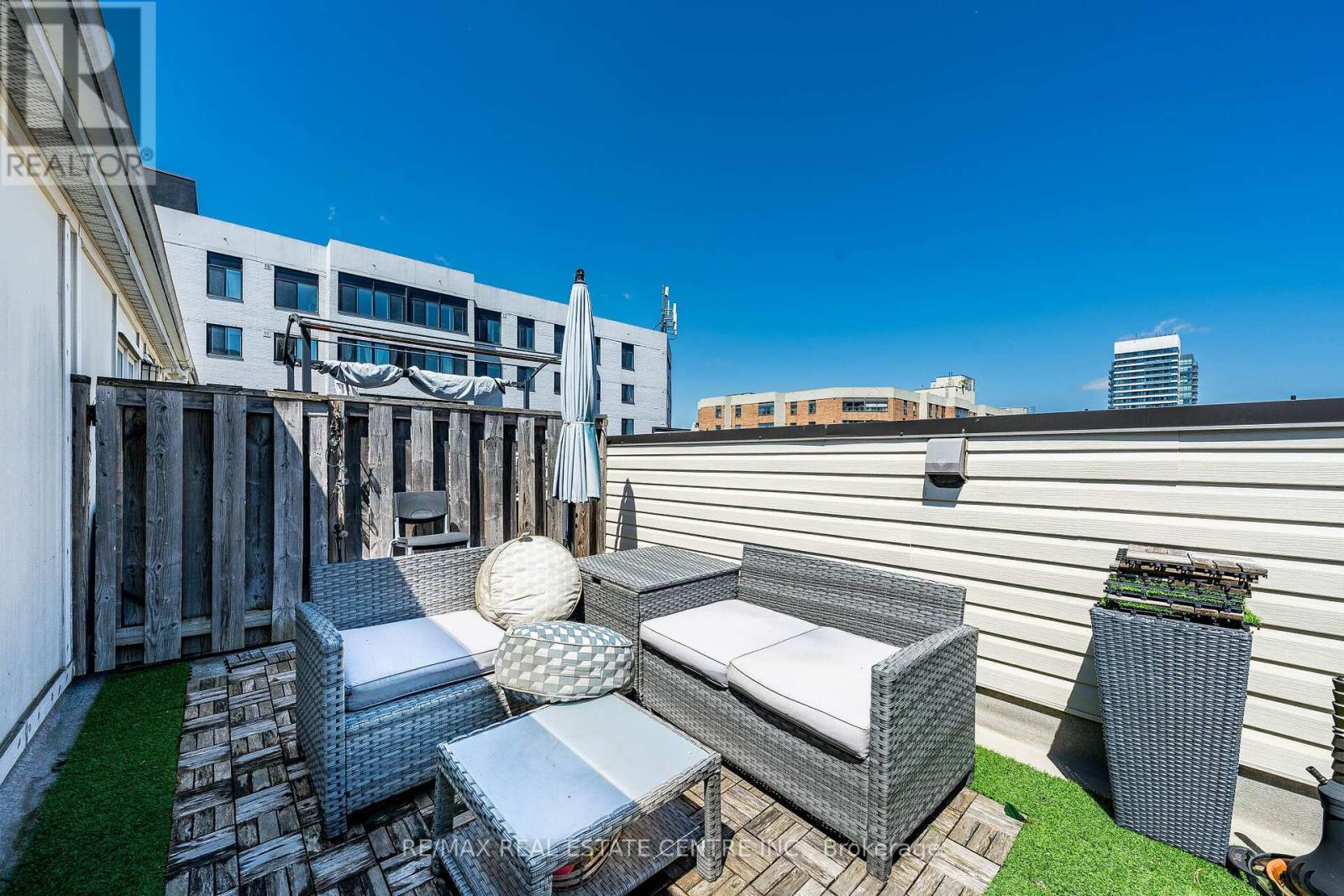 #920 16 LAIDLAW STREET - Image 33