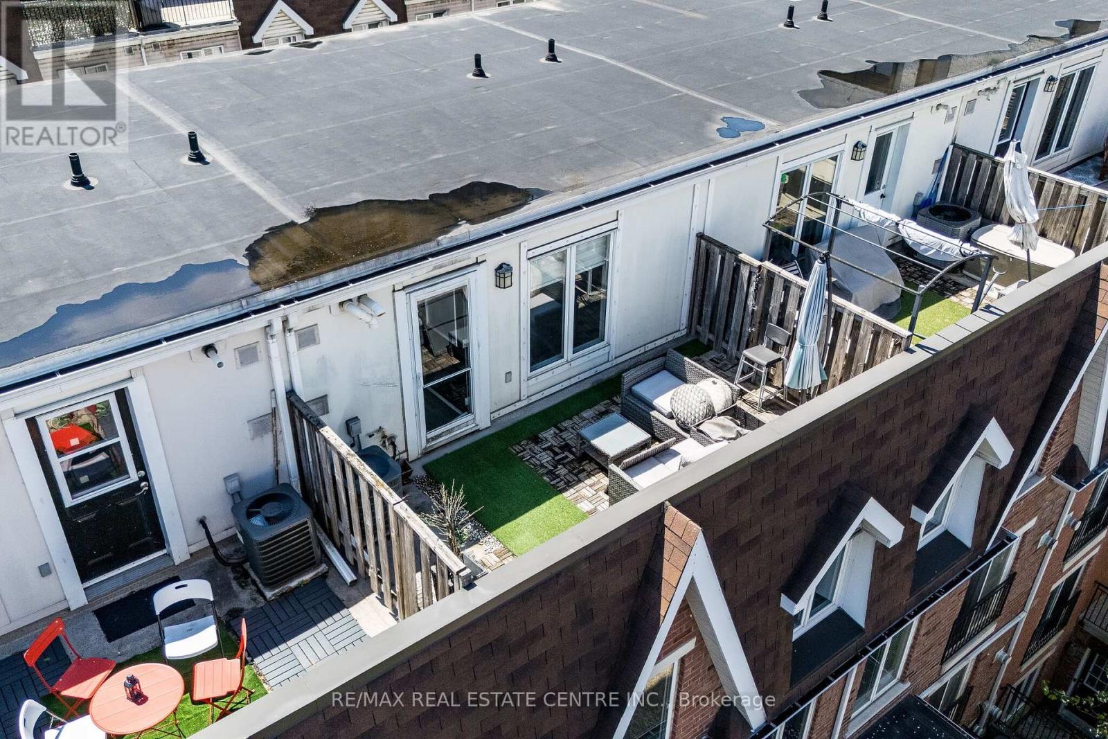 #920 16 LAIDLAW STREET - Image 36