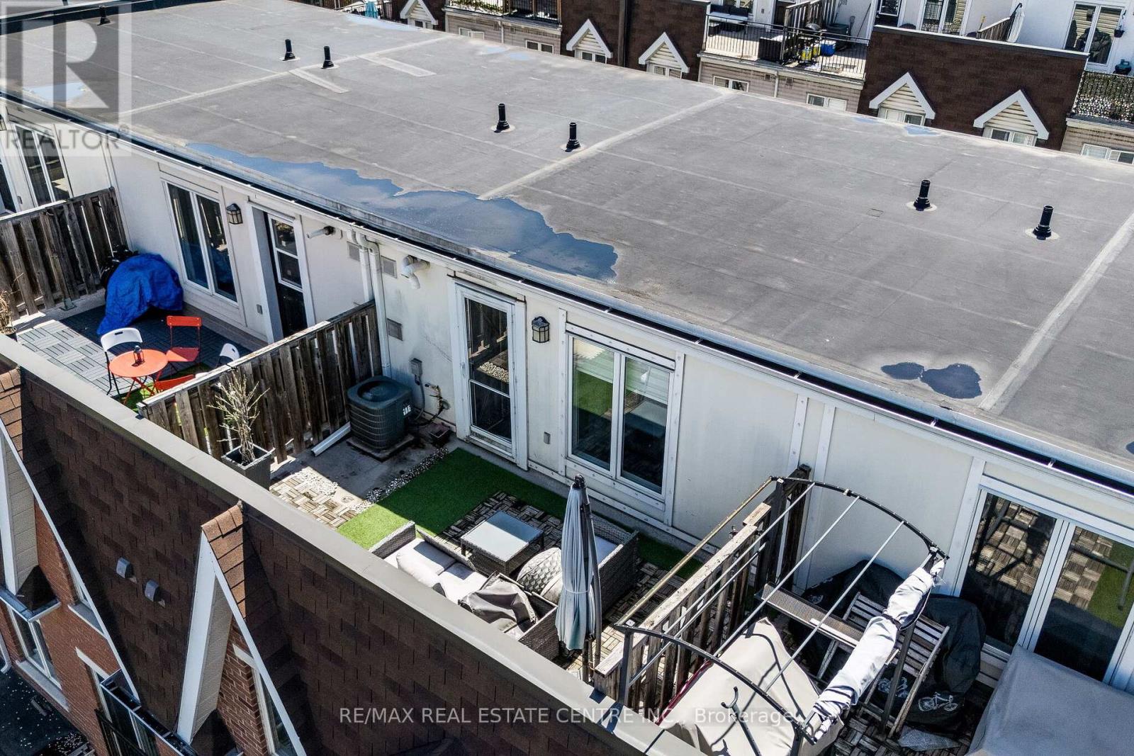 #920 16 LAIDLAW STREET - Image 37