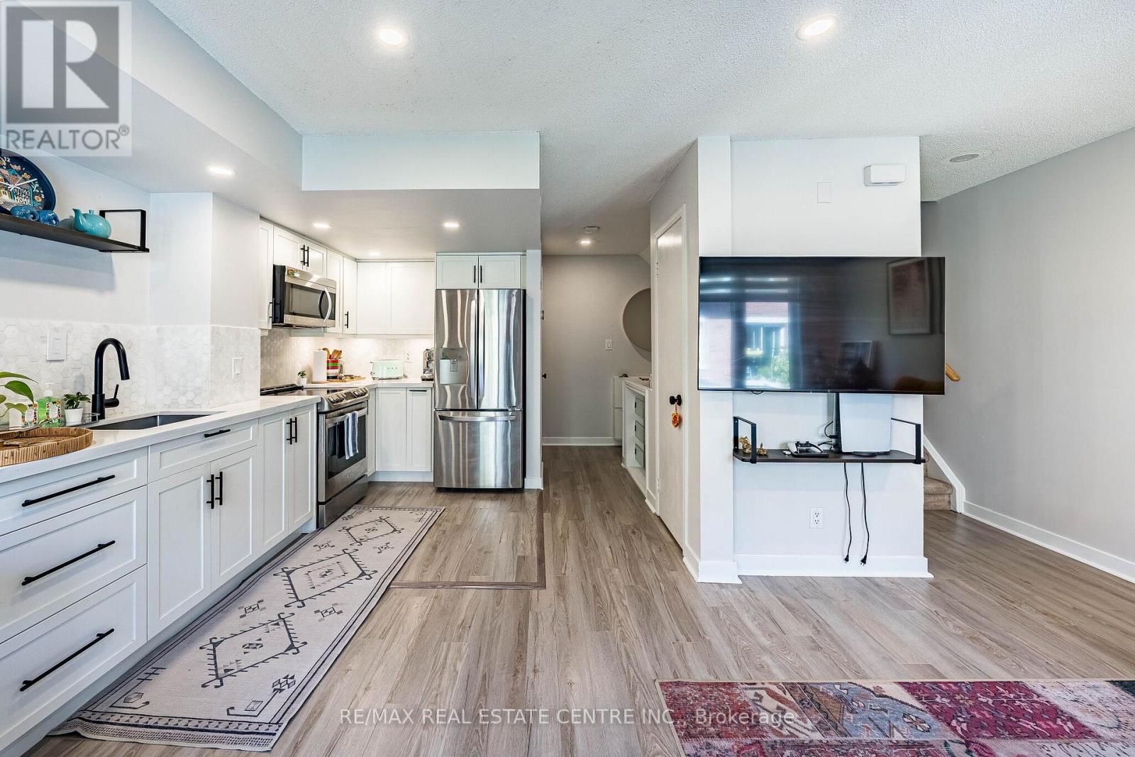 #920 16 LAIDLAW STREET - 6