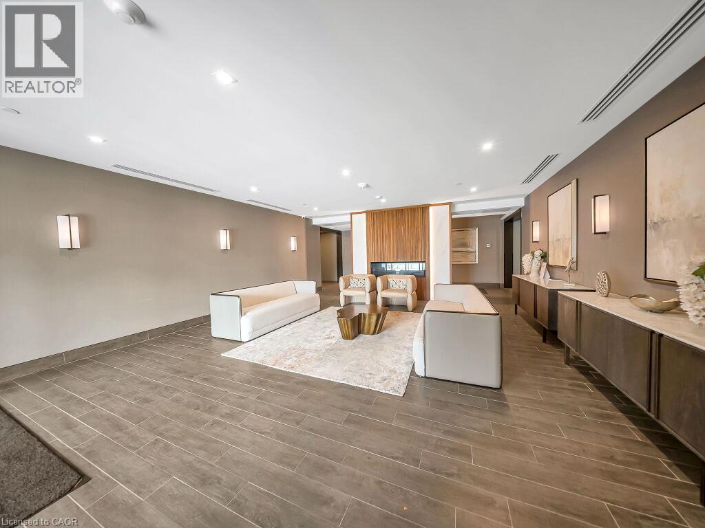 #812 470 DUNDAS Street E - 5
