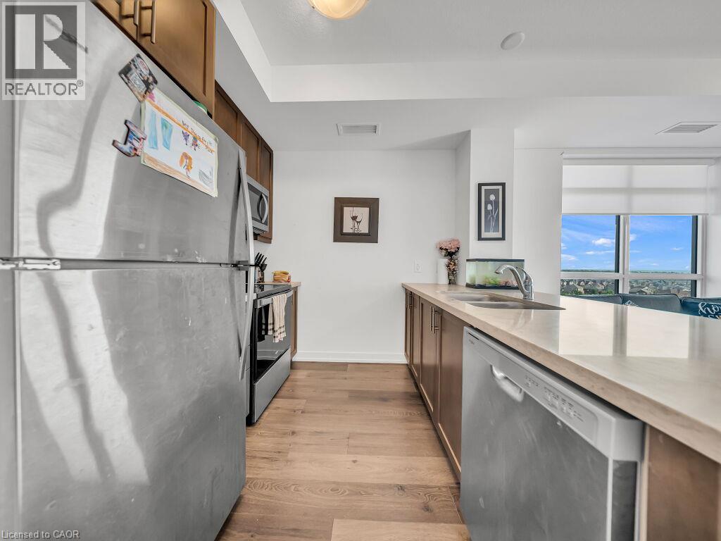 #812 470 DUNDAS Street E - 14
